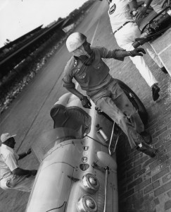 Parsons Eases His Feet During Pit Stop