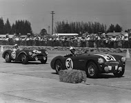 Roy Salvadori lapping Phil Stiles at Sebring 1956